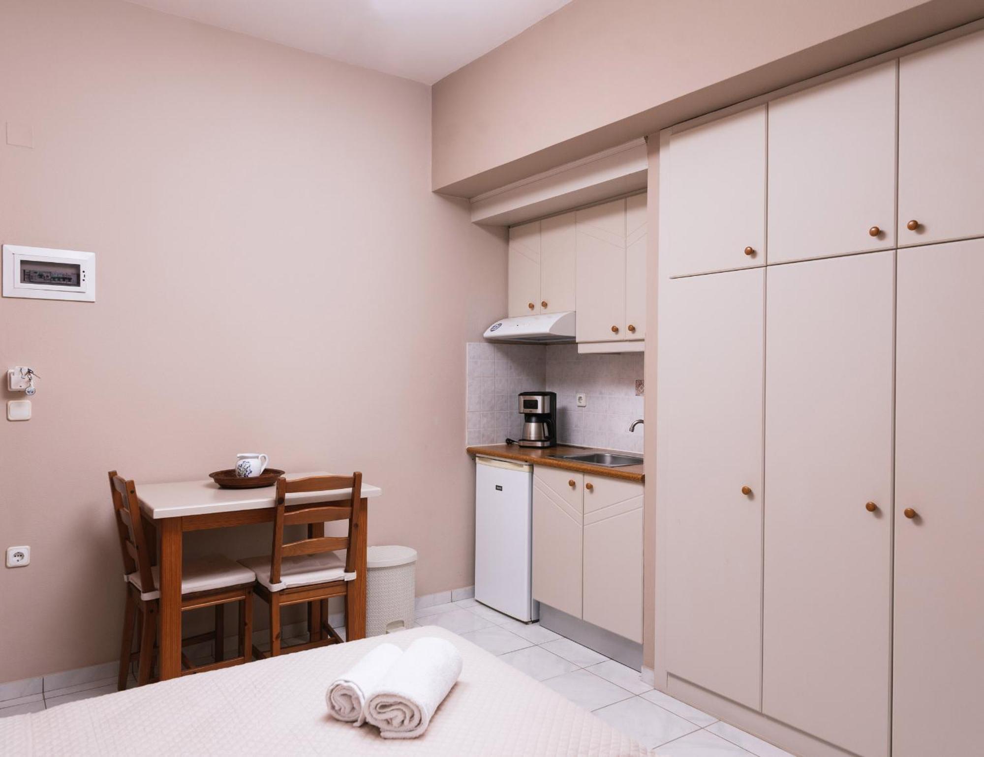 Filia Apartments Pitsidia Exterior photo